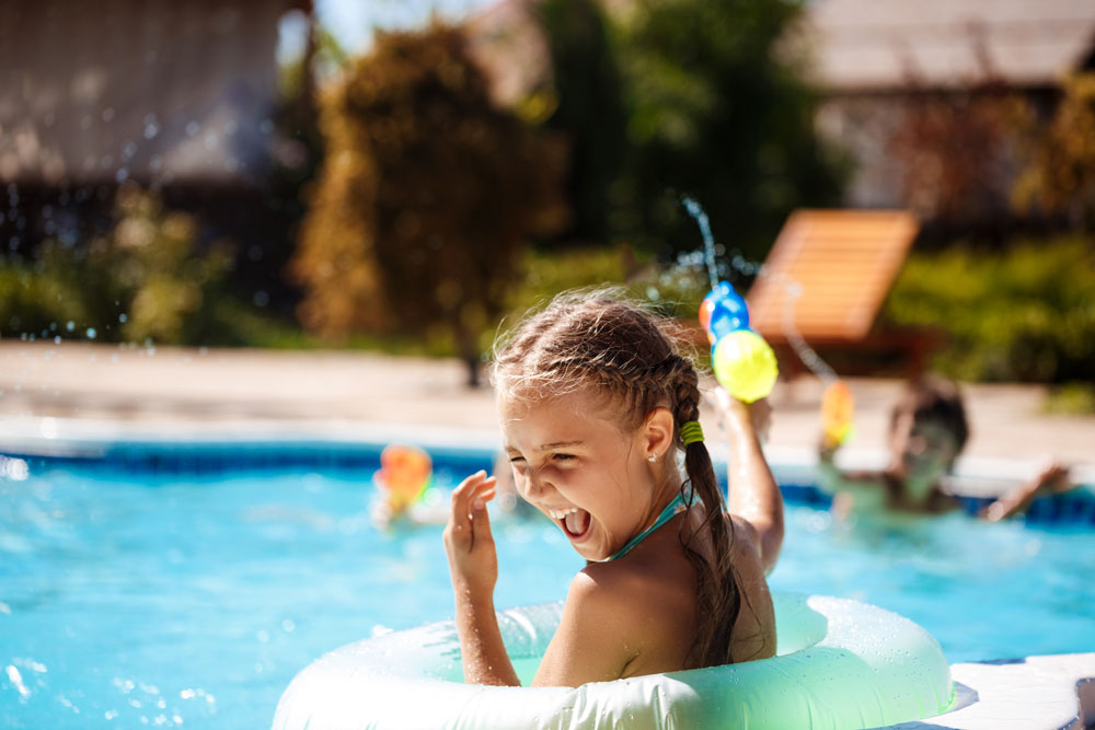 campingplatz mit beheiztem schwimmbad und planschbecken