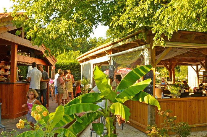 die bar gaststätte des campingplatzes la clairiere landes